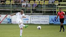 Fotbalisté HFK Olomouc (v bílém) porazili Frýdek-Místek 2:0