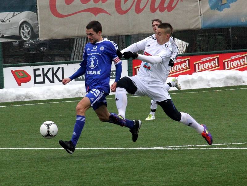 Sigma Olomouc (v modrém) v přípravě proti HFK Olomouc