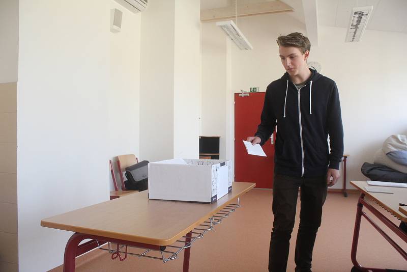 Studenské volby do Poslanecké sněmovny na Cyrilometodějském gymnáziu v Prostějově