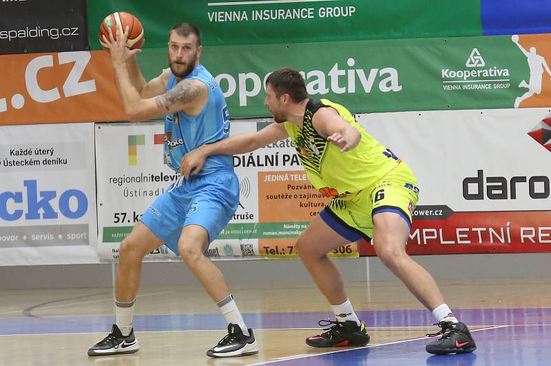 Basketbalové utkání mezi Ústím a Olomouckem.