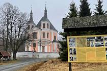 Kostel svatého Jakuba Většího a svaté Anny v zaniklé vsi Stará Voda, dnes součásti obce Město Libavá, 31. března 2022