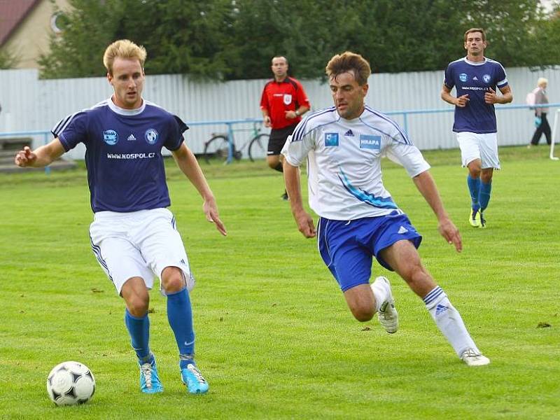 Fotbalisté Šternberka (v bílých trikách) proti Troubkám