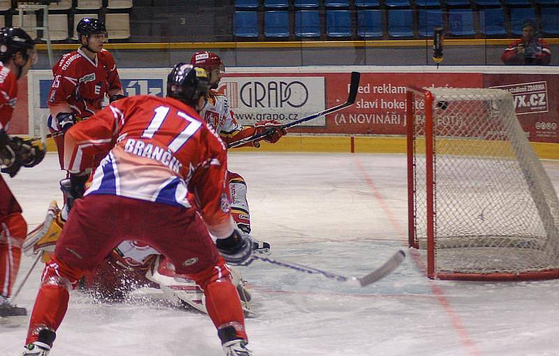 Hokejisté Olomouce deklasovali v zápase 36. kola první hokejové ligy Hradec Králové.