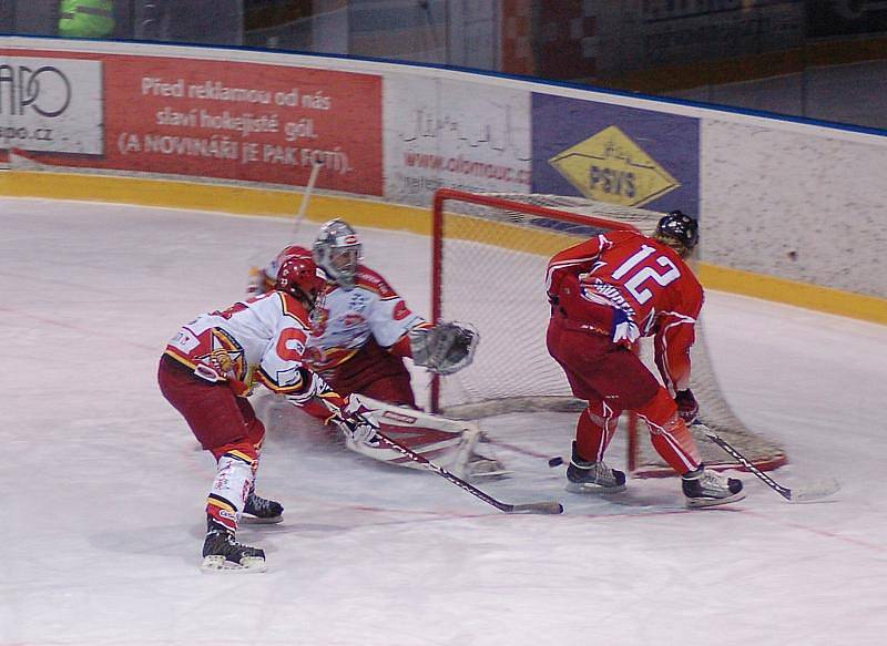 Hokejisté Olomouce deklasovali v zápase 36. kola první hokejové ligy Hradec Králové.