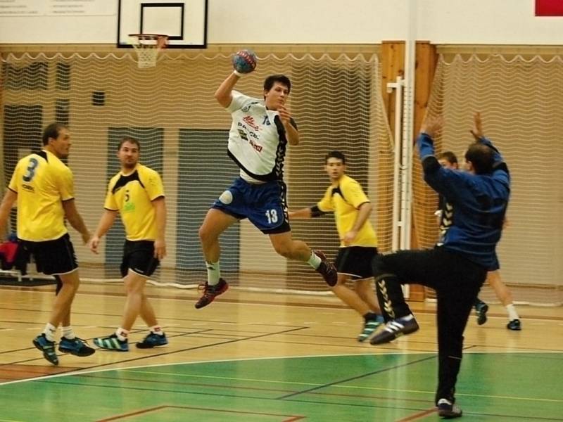 Házenkáři Litovle (v bílém) proti Ústí nad Labem