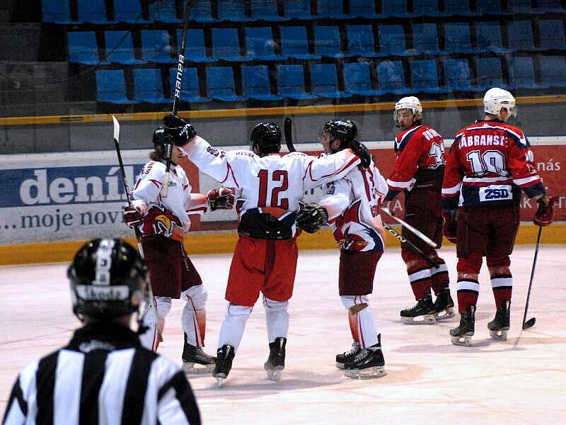 Hokejová Mora na domácím ledě porazila Havlíčkův Brod 3:1.