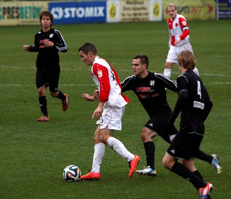 Holice (v černém) podlehla Kroměříži 0:1.