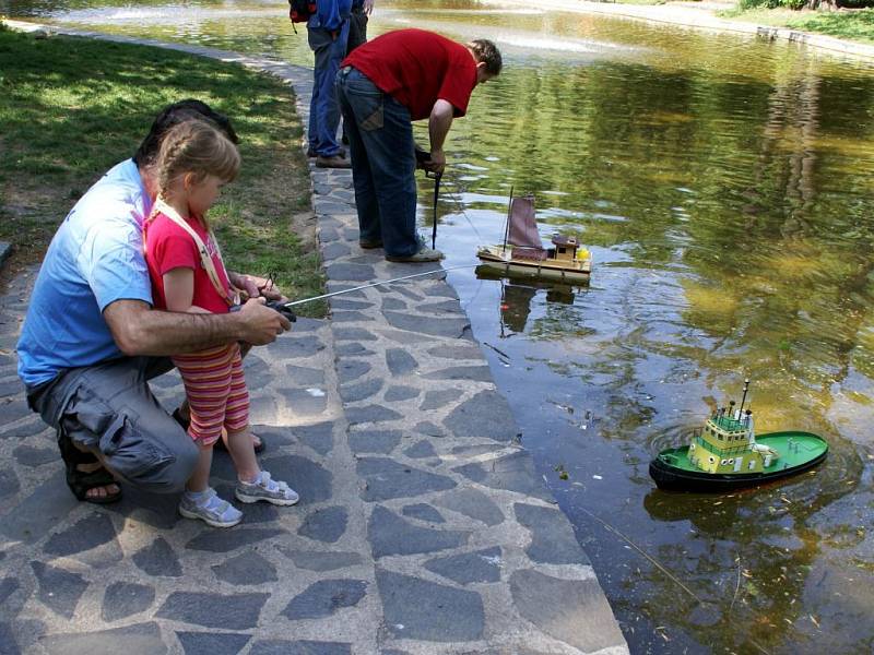 Lodní modely na jezírku ve Smetanových sadech