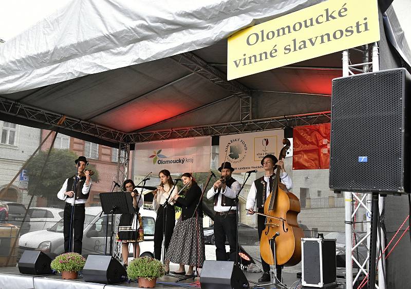Olomoucké vinné slavnosti na Dolním náměstí, pátek 30. 9. 2022