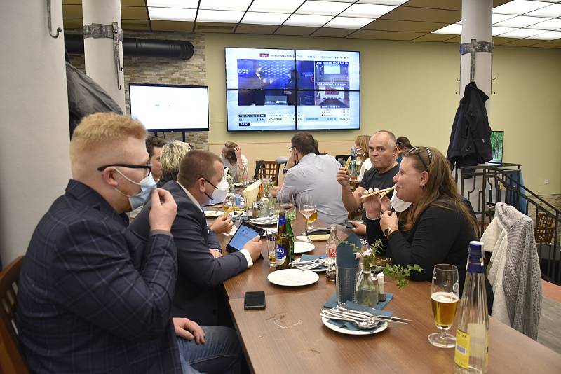 Štáb Spojenců v olomoucké restauraci U Kristýna, 3. 10. 2020