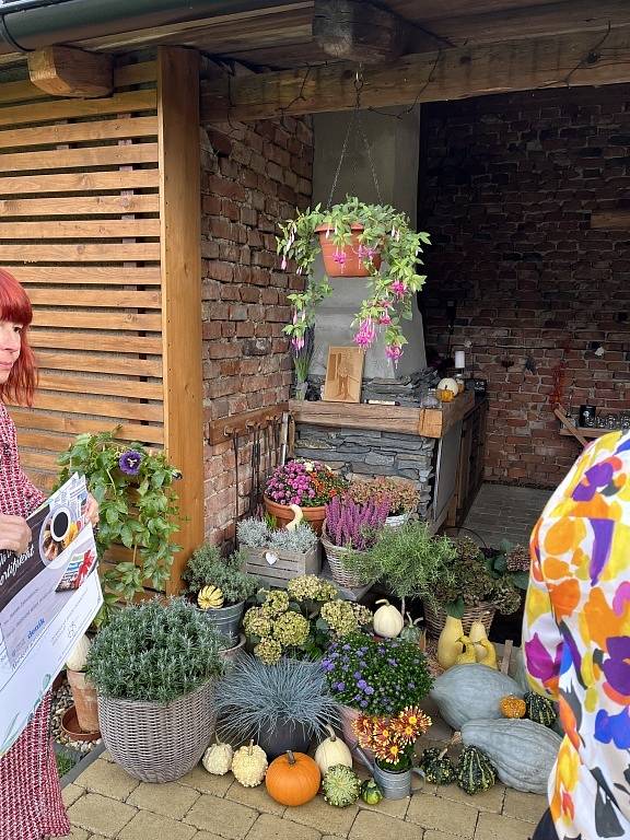 Markéta Zatloukalová z Bludova zvítězila v kategorii o nejhezčí balkon a terasu.