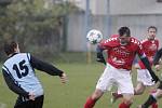 Fotbalisté Slavonína (v červeném) porazili Plumlov 2:0.