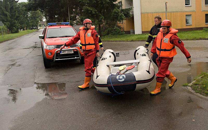 Pátrání po obětech neštěstí na vodáckém školním výletě po Mlýnském potoku v Olomouci