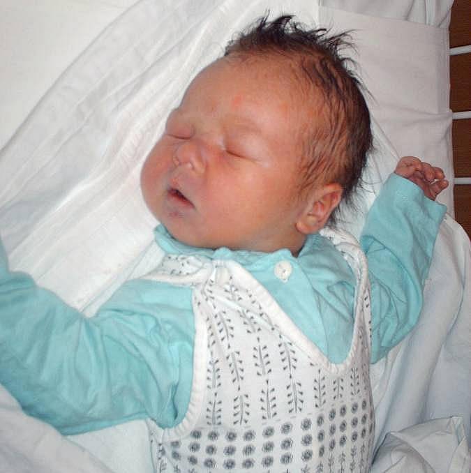 Adam Krestýn, Šumvald, narozen 13. září ve Šternberku, míra 54 cm, váha 4563 g.