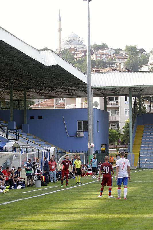 Tým amatérské fotbalové reprezentace z Olomouckého kraje (v červeném) podlehl regionu Jižního Ruska 1:2