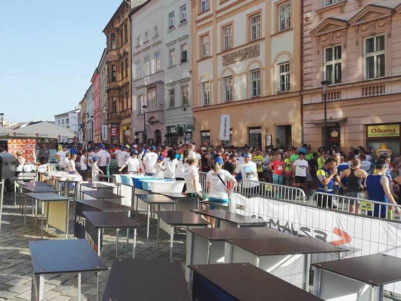 Atmosféra na startu olomouckého půlmaratonu. 