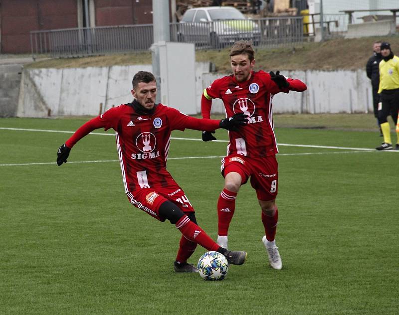 Sigma (v červeném) porazila v přípravě Jihlavu 3:1.Lukáš Greššák, David Houska