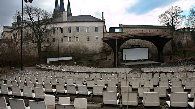 Areál letního kina pod středověkým knížecím a duchovním sídlem v Olomouci