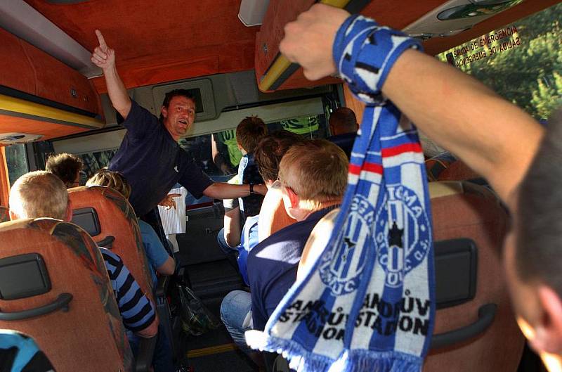 Fanoušci Sigmy v autobuse na finále Ondrášovka Cupu v Jihlavě