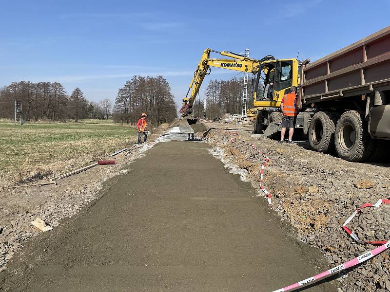 Železniční trať č. 290 v úseku Šternberk–Uničov prochází zásadní přestavbou, Mladějovice, 1. dubna 2021