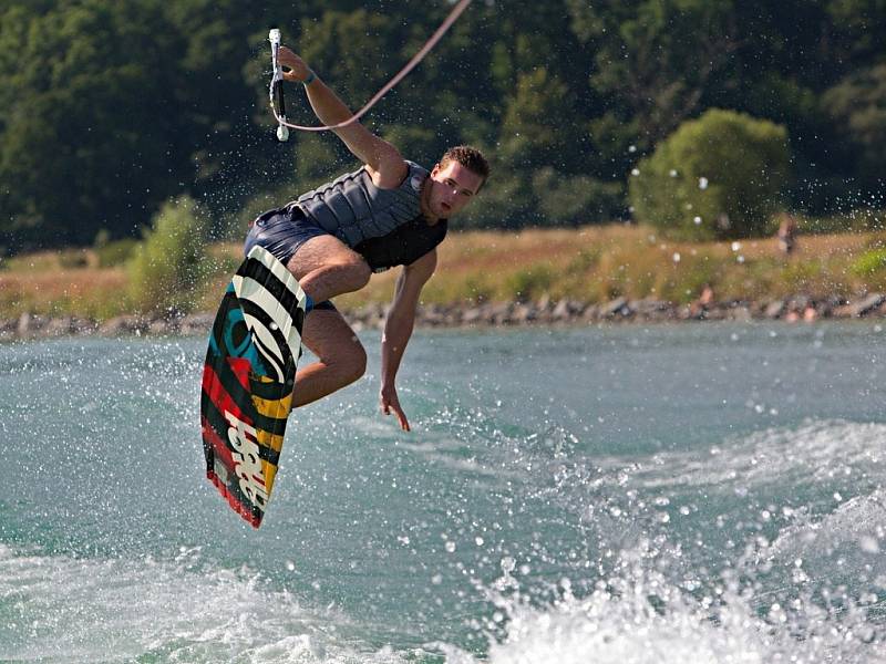 Wakeboarding a Wakeskate na pískovně v Nákle