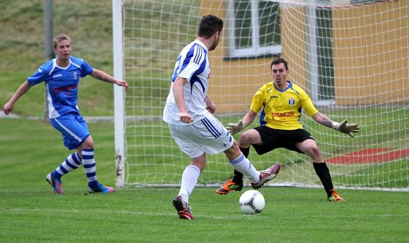 FC Dolany (v bílém) vs. Tatran Litovel