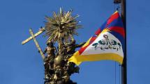 Vyvěšení tibetské vlajky před olomouckou radnicí