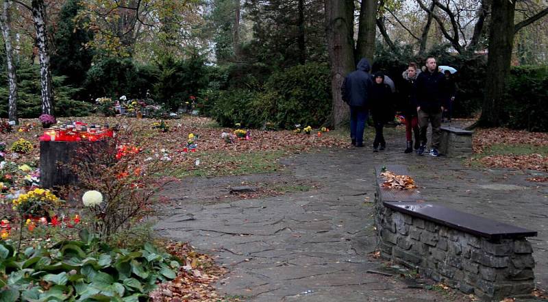 Dušičky 2019 na olomouckém hřbitově v Neředíně