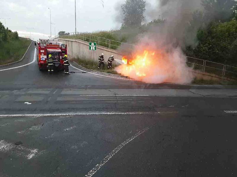 Tragická nehoda u dálničního exitu u Nedvězí, 2. června 2022