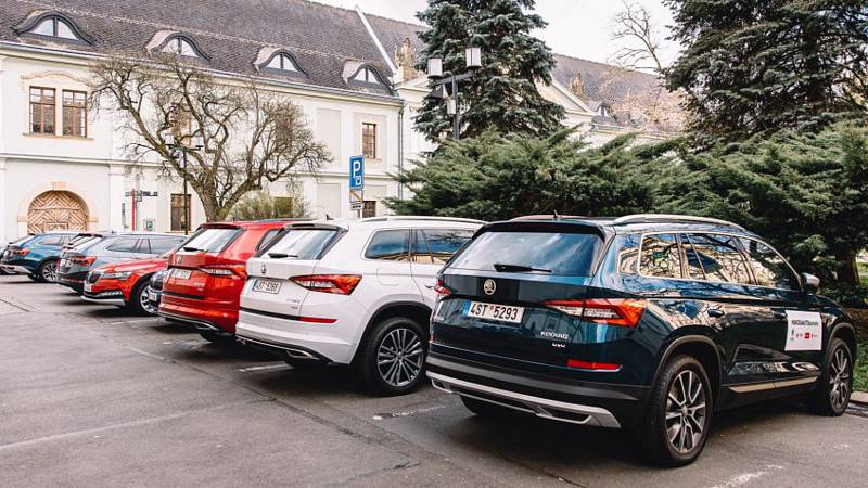 S rozvozem nákupů pro olomoucké seniory pomůže desítka vozidel, která bezplatně zapůjčila Škoda Auto