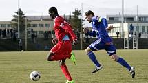 Olomoučtí fotbalisté (v modrém) porazili v přípravě Nitru 1:0. Aleš Škerle (vpravo).