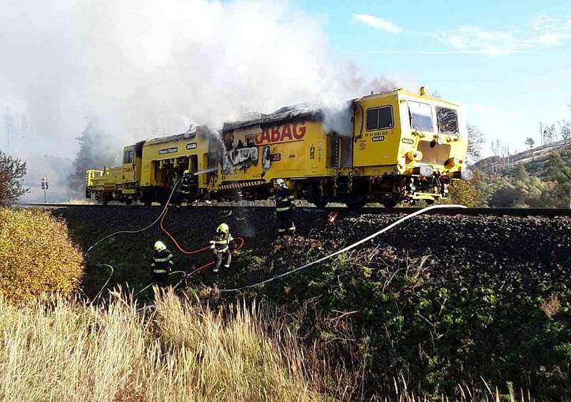 Podbíječka na trati mezi Domašovem nad Bystřicí a Moravským Berounem v plamenech, 15. 10. 2019