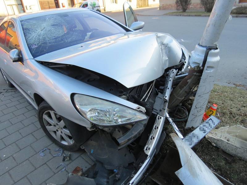 Nehoda opilého řidiče peugeotu v Keplerově ulici v Olomouci