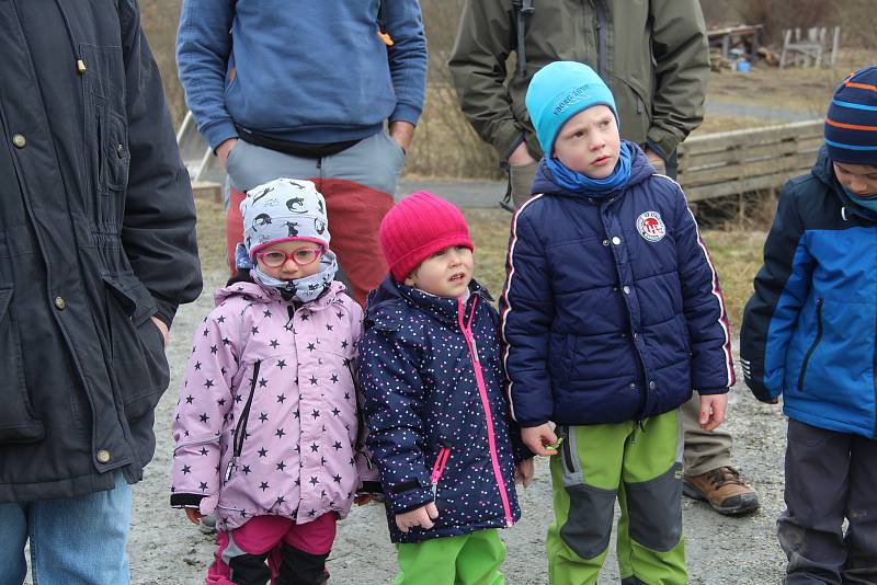 O životě bobrů, nejznámějších vodních hlodavců, se mohli v sobotu dozvědět spoustu zajímavostí návštěvníci ekologického centra Sluňákov v Horce nad Moravou na Olomoucku. Tato zvířata žijící v oblasti Litovelského pomoraví se jim sice neukázala, zájemci vš