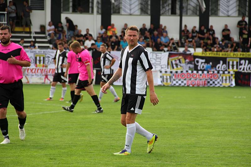 Hodolany (v černobílém) porazily Újezd 5:0.  Marek Heinz