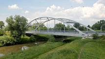 Starý most přes Moravu v Černovíře v devadesátých letech nahradila tato nová stavba.