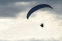 Motorový paragliding. Ilustrační foto