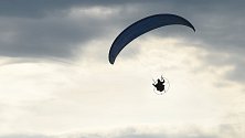 Motorový paragliding. Ilustrační foto