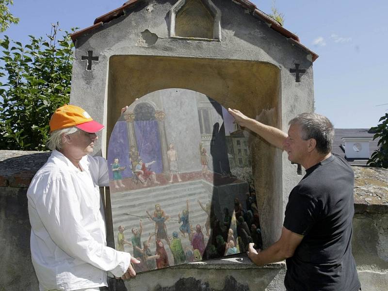 Rob van Dolron a Wima Barends při práci na slavonínské křížové cestě 