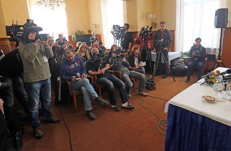 Prezident Zeman v Přerově. Tisková konference v Městském domě