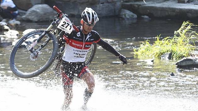 Vítězem závodu Bobr Cup v Litovli (15 km běh-cross, 25 km MTB cross country, 6 km sjezd na divoké vodě) se stal tým Pivovar Litovel/OpavaNet.  Jan Hruška z týmu ford/exceed, který skončil na třetím místě