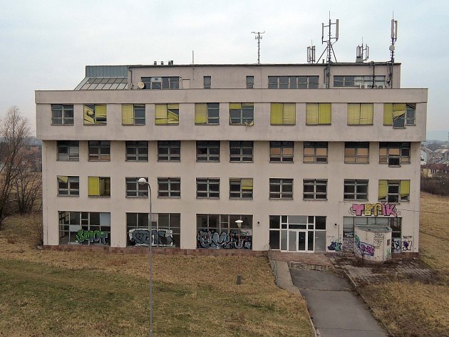 Chátrající budova patřící UP v Olomouci-Hejčíně