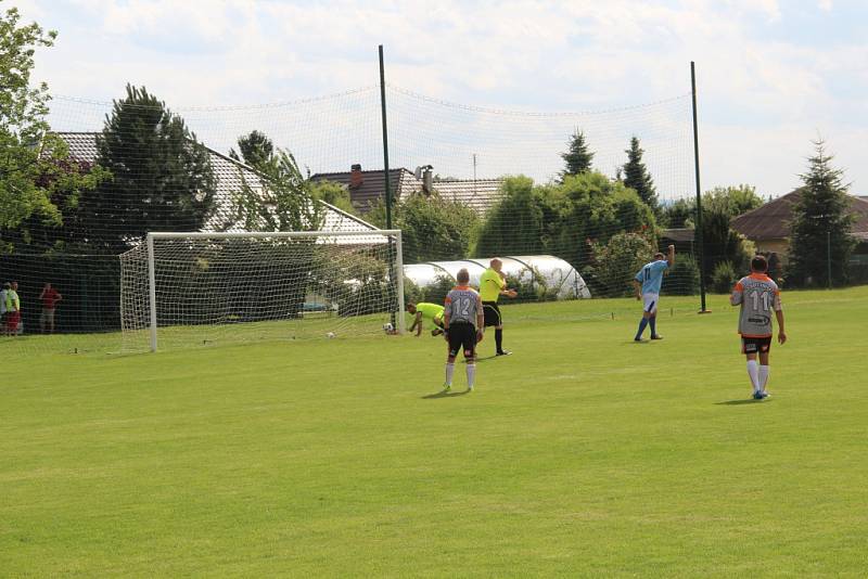 FC Hněvotín si v sobotu připomněl 65 let od prvních mistrovských zápasů.