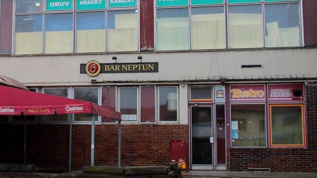 Bar Neptun v Lutíně, v němž došlo v neděli 20. listopadu k potyčce. Jeden z hostů tasil nůž