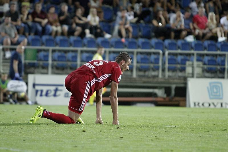 Olomoučtí fotbalisté (v červeném) remizovali se Slováckem 0:0Tomáš Chorý