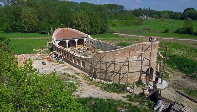 Budování Domu přírody u Horky nad Moravou. Zahrada živočichů a rostlin – Rajská zahrada  (d. 32 m, š. 12 m, v. 2,6 – 5,5 m).  Autor František Skála.