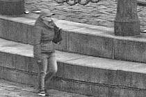 Policie pátrá po zloději, který ukradl  turistce kabelku na Horním náměstí v Olomouci