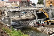 Demolice mostu v Komenského ulici v Olomouci jako součást stavby protipovodňových opatření v centru Olomouce