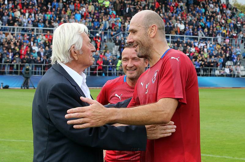 Karel Brückner a Jan Koller na Zápase století v září 2019 na Andrově stadionu v Olomouci.