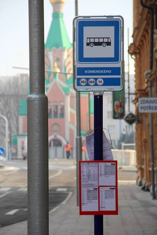 V Komenského ulici už zastavují autobusy MHD, 18. prosince 2019